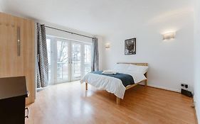 Up To 4 People, Room In A Share House Next To London Bridge